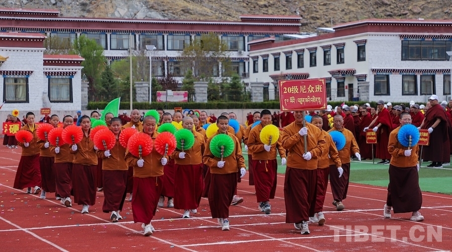 健康学修 佛学院第六届运动会开BOB半岛幕(图1)